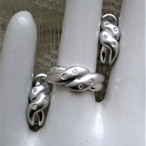 Vintage Solid 14K 585 White Gold Burnished Diamond Cluster Omega Back Earrings - Picture 6 of 6